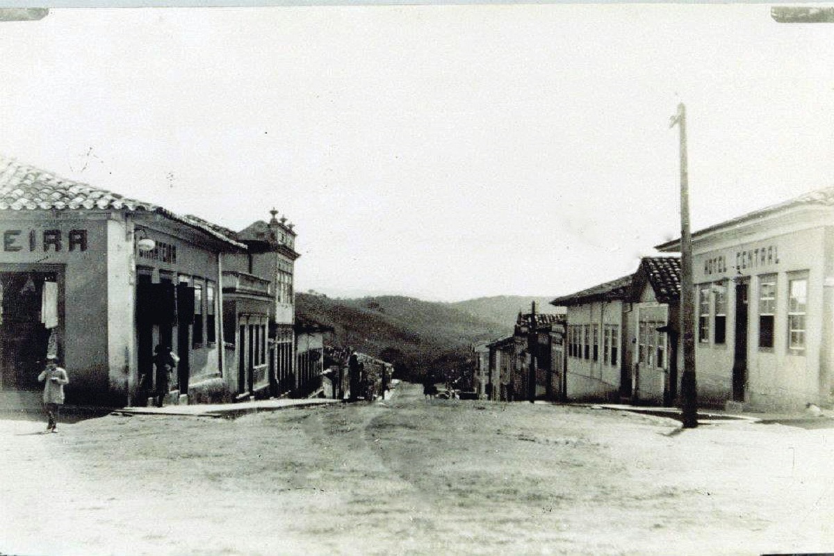 Rua João Moreira Salles, principal rua do município, na década de 60
